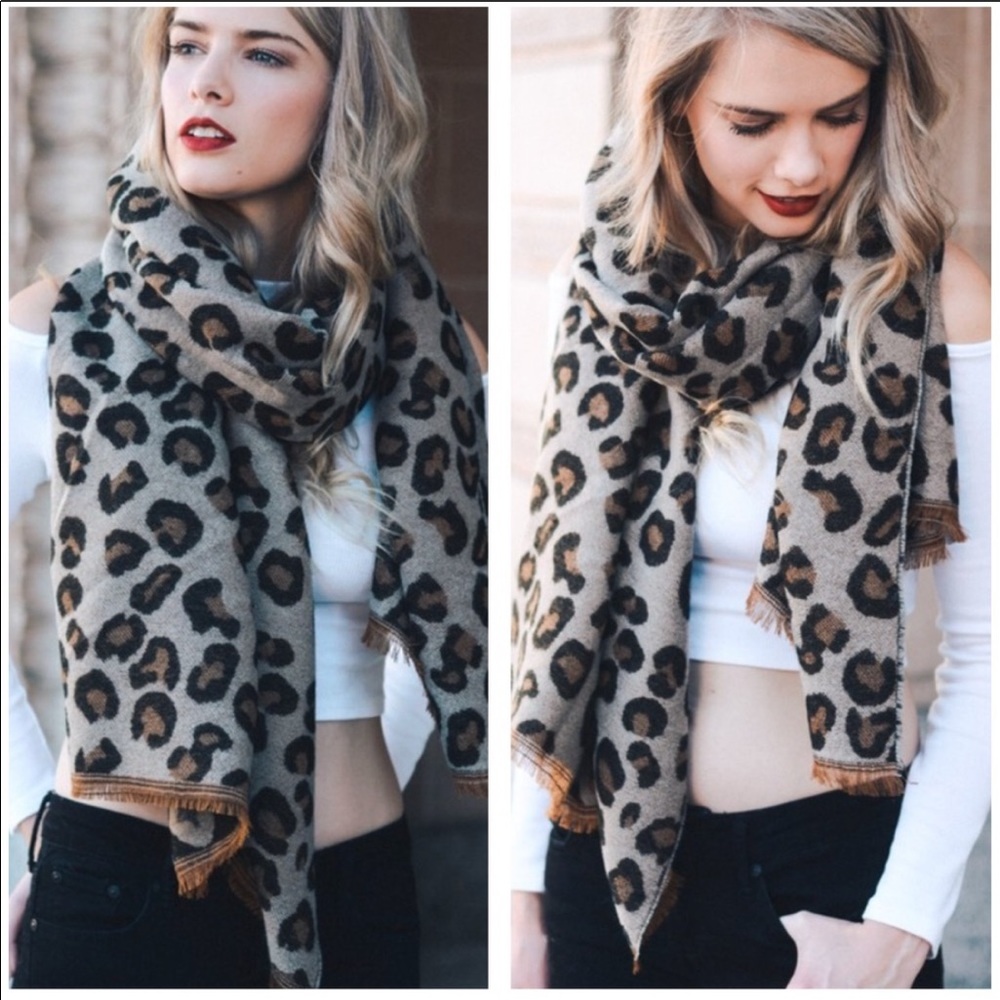 LEOPARD PRINT SCARF - Picture 2 of 5